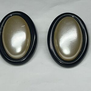 Vintage Coralee Faux Pearl Button Clip Earrings‎